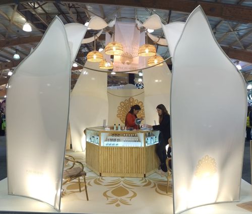 PURE BEAUTY BY KATHY SAENZ, EMPRESA CREADA POR LA ACTRIZ PARA AYUDAR A LAS PERSONAS A TENER UNA VIDA CON BIENESTAR