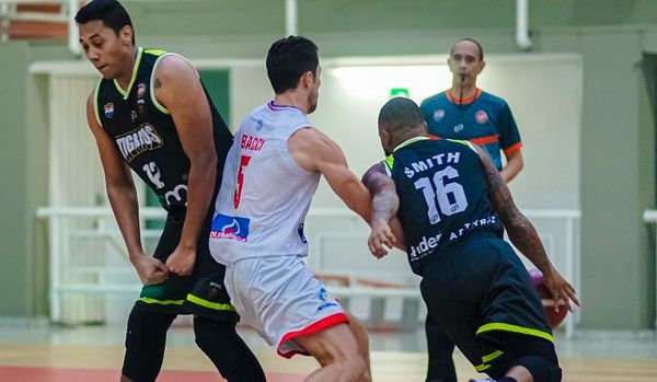 TITANES VENCIÓ A TIGRILLOS Y SIGUE INVICTO