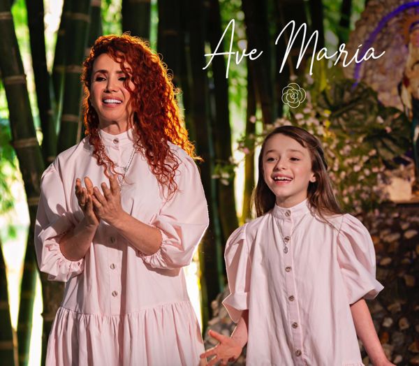 CON AVE MARIA, ADRI DUQUE ENVÍA UN MENSAJE EN ESTAS FESTIVIDADES