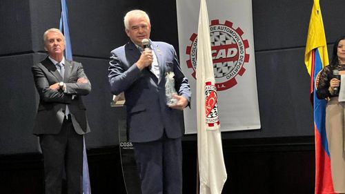 EL COMITÉ OLÍMPICO COLOMBIANO FUE CONDECORADO POR LA FEDERACIÓN COLOMBIANA DE AUTOMOVILISMO DEPORTIVO
