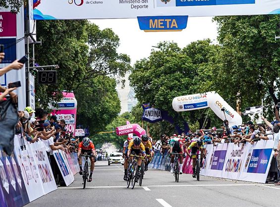 PROMETEDOR INICIO DEL COLNAGO CM EN LA VUELTA DE LA JUVENTUD