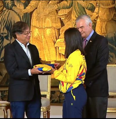 ENTREGA DE LA BANDERA NACIONAL A LA DELEGACIÓN QUE REPRESENTARÁ A COLOMBIA EN LOS XII JUEGOS SURAMERICANOS ASUNCIÓN 2022