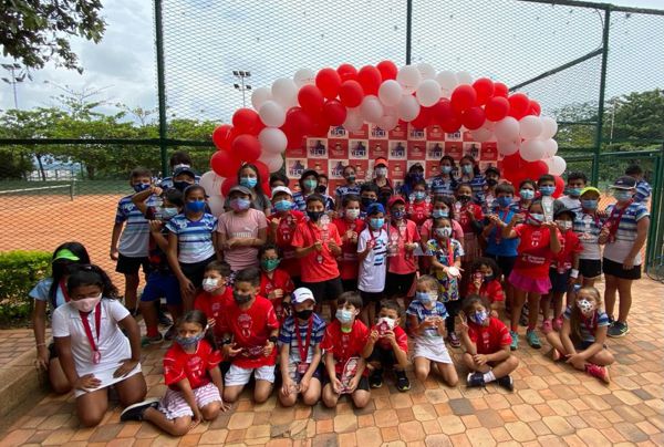 EL FESTIVAL COPA DROGUERÍA ALEMANA – FEDECOLTENIS DE BUCARAMANGA RECIBIÓ A LOS MÁS PEQUEÑOS EN EL REGRESO DEL TENIS AL PAÍS