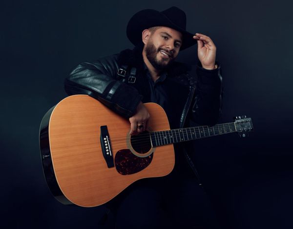 JOHAN ARBOLEDA, LA REVELACIÓN DE LA MÚSICA POPULAR EN COLOMBIA, LANZA ‘A QUÉ VOLVISTE’