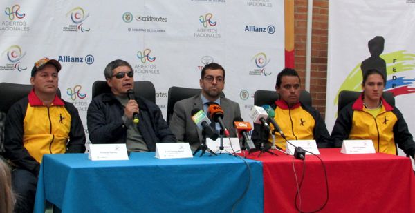 mesa principal Rueda de prensa limitados visuales fútbol