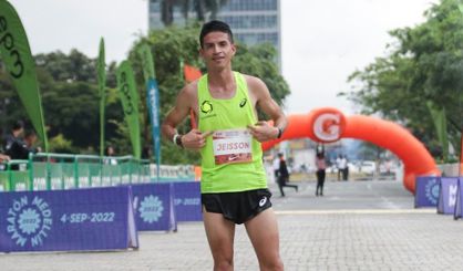 JEISSON SUÁREZ GANÓ EN LA DISTANCIA DE LOS 42K LA MARATÓN DE MEDELLÍN