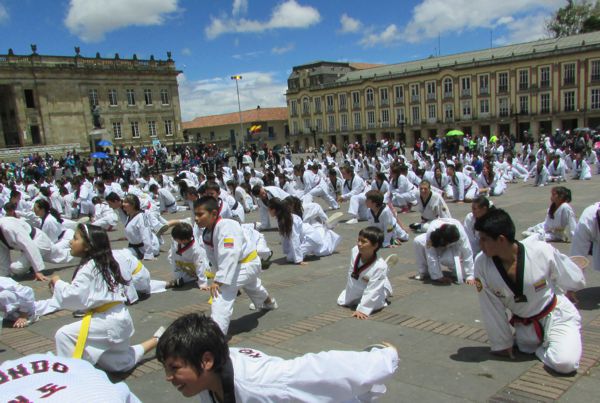 taekondo en plaza de bolívar 1